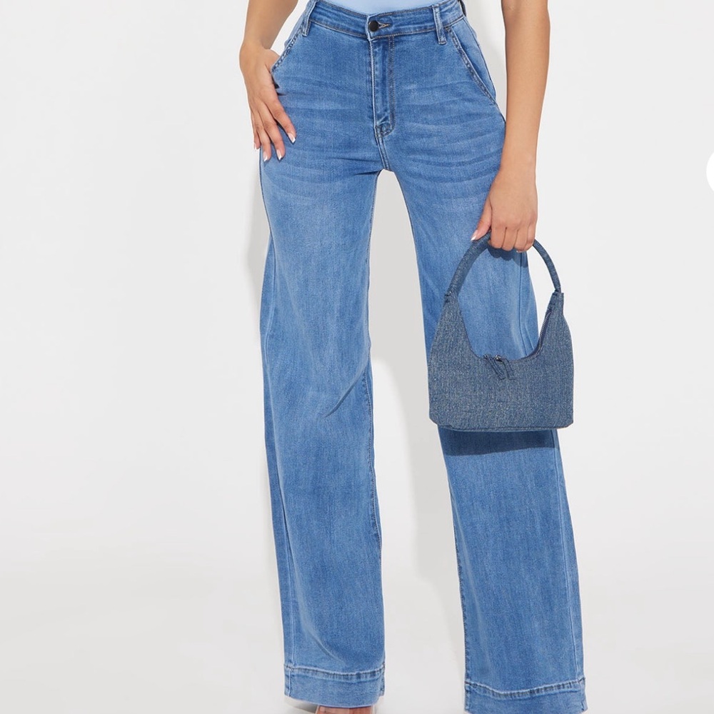 Medium Wash Stretch High-Waisted Jeans